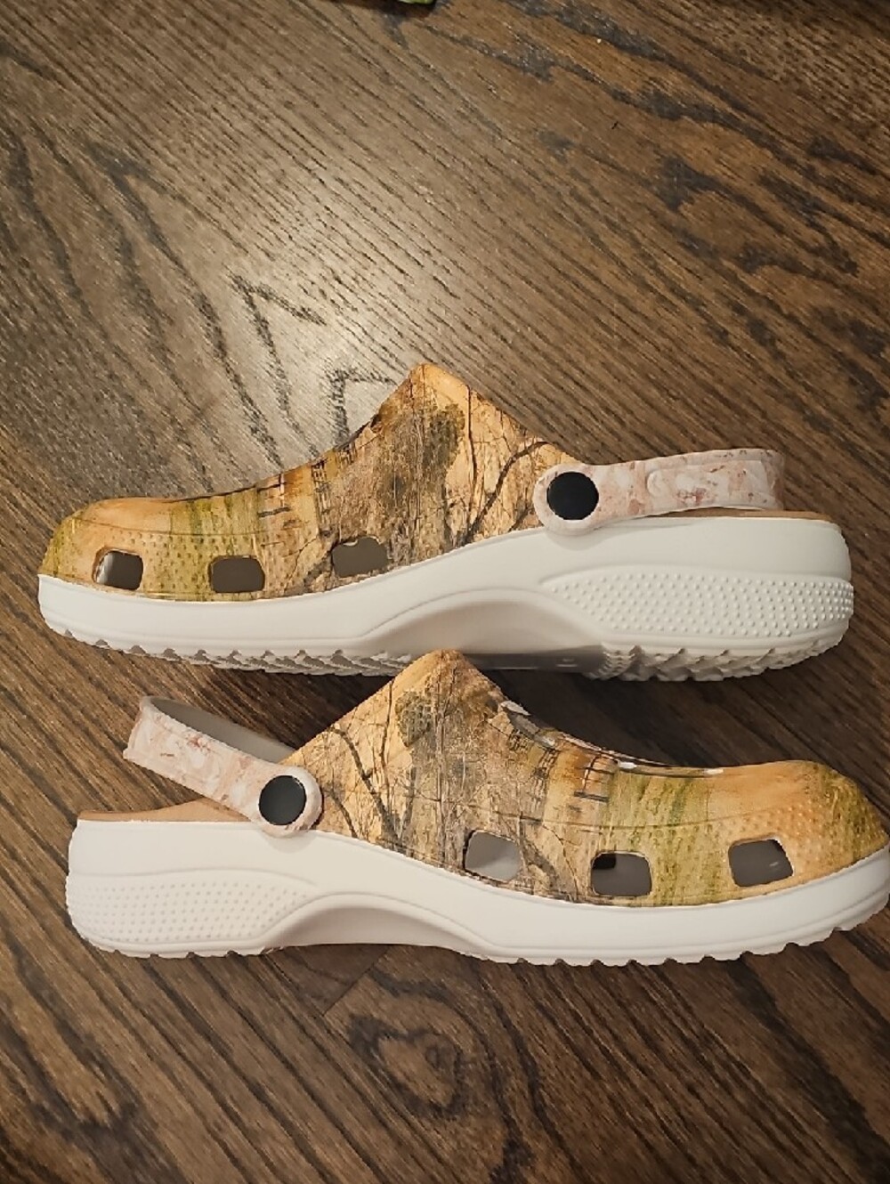 Clog Shoes With Farm Scene And Goats in Tan and White - Picture 4 of 10